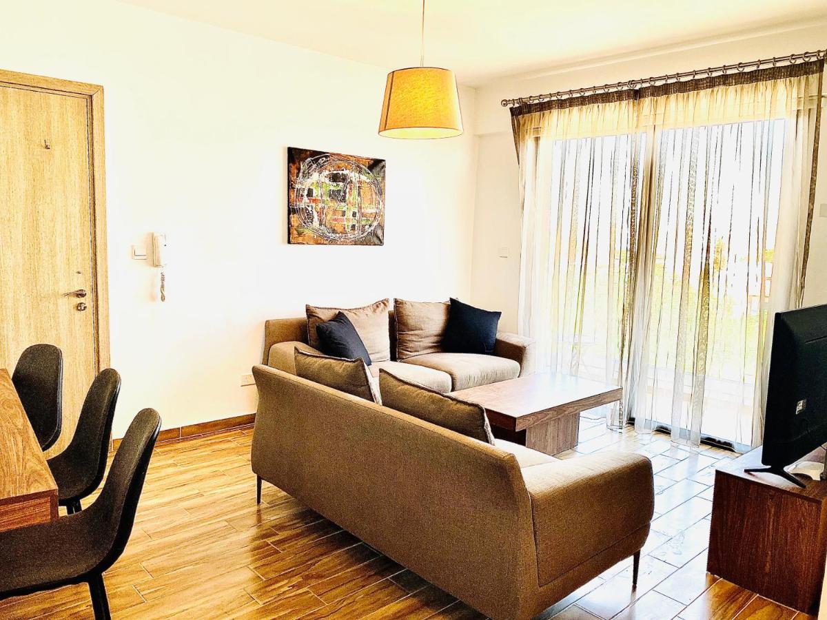 Bali Suites 404 Larnaca Bagian luar foto